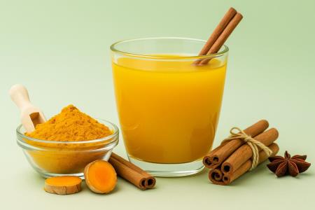 Ein einfaches Getränk am Abend, das im Schlaf beim Fettabbau hilft